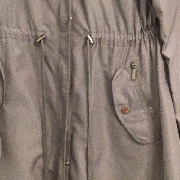 Michael- Michael Kors lined nylon raincoat- beautifully detailed size lg - Picture 6 of 9